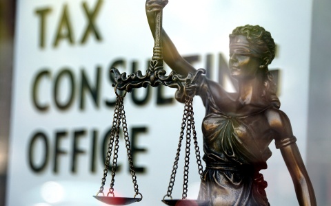 Justitia mit Waage - Steuergerechtigkeit fehlt bei Steuerreform