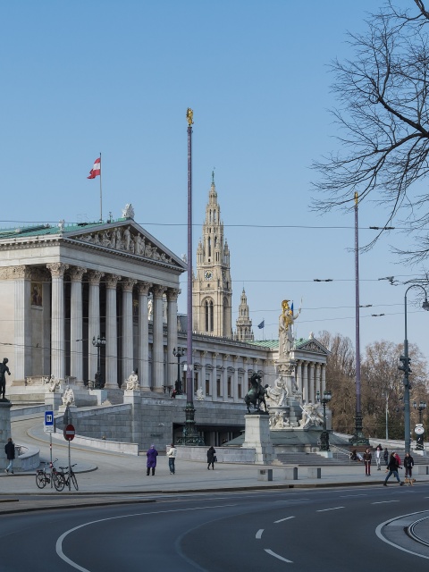 Österreichisches Parlament als Symbolbild für Vertrauensverlust in die Demokratie aufgrund von ungleicher Verteilung und Vermögensungleichheit