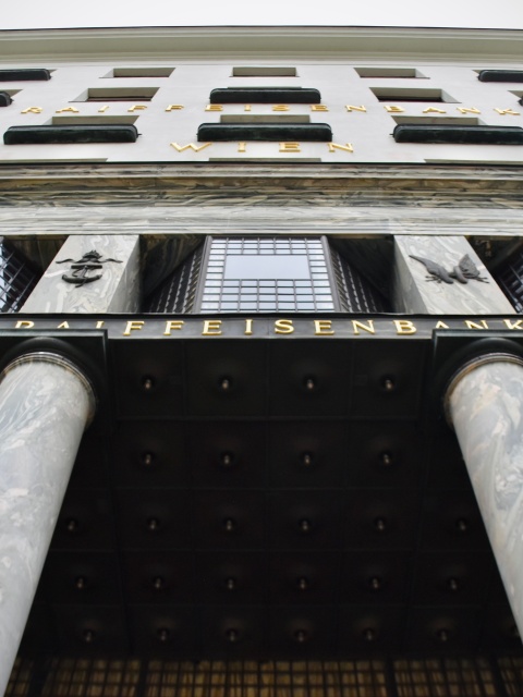 Bankgebäude Raiffeisen Wien als Symbolbild für die Übergewinne der Banken