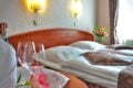 Vom ‘Hotel Mama’ ins ‘Hotel Gattin’
